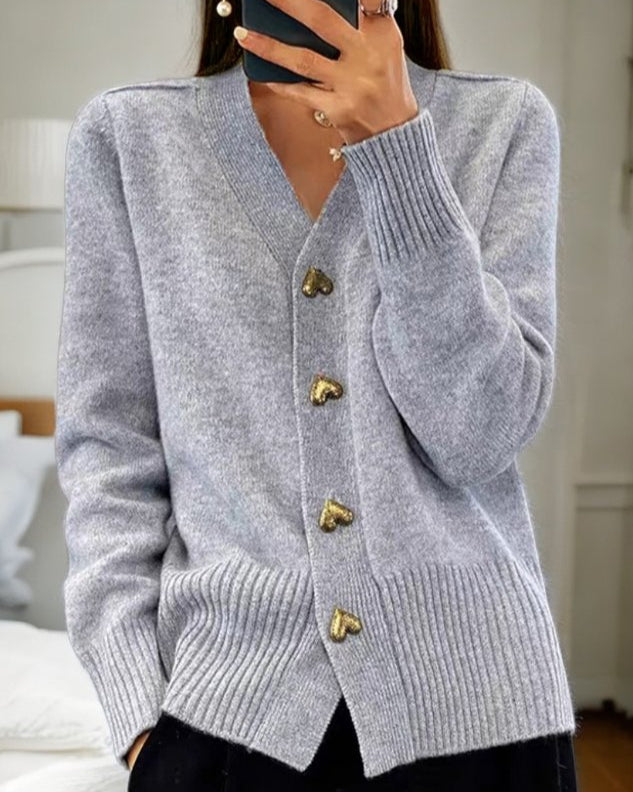 Regina | Elegant cardigan med hjerteformede knapper